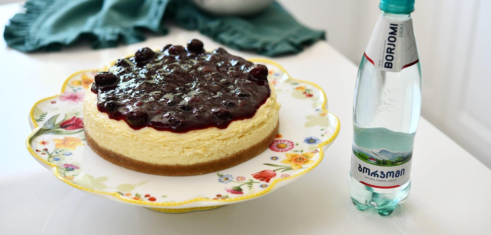 Cheesecake with blueberry confit